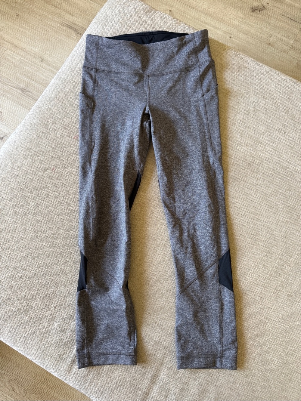 Lululemon Gray Crop Leggings Size 4 Side Pockets Zip Pocket Yoga